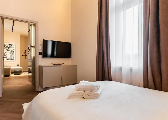 Acacia Luxury *